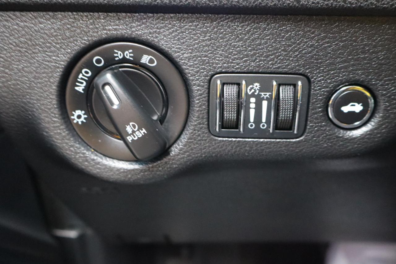 Dodge Charger 4dr Sdn SXT RWD 2015