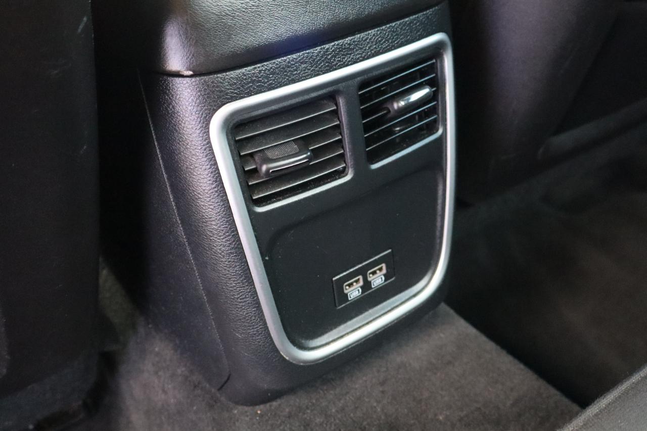 Dodge Charger 4dr Sdn SXT RWD 2015