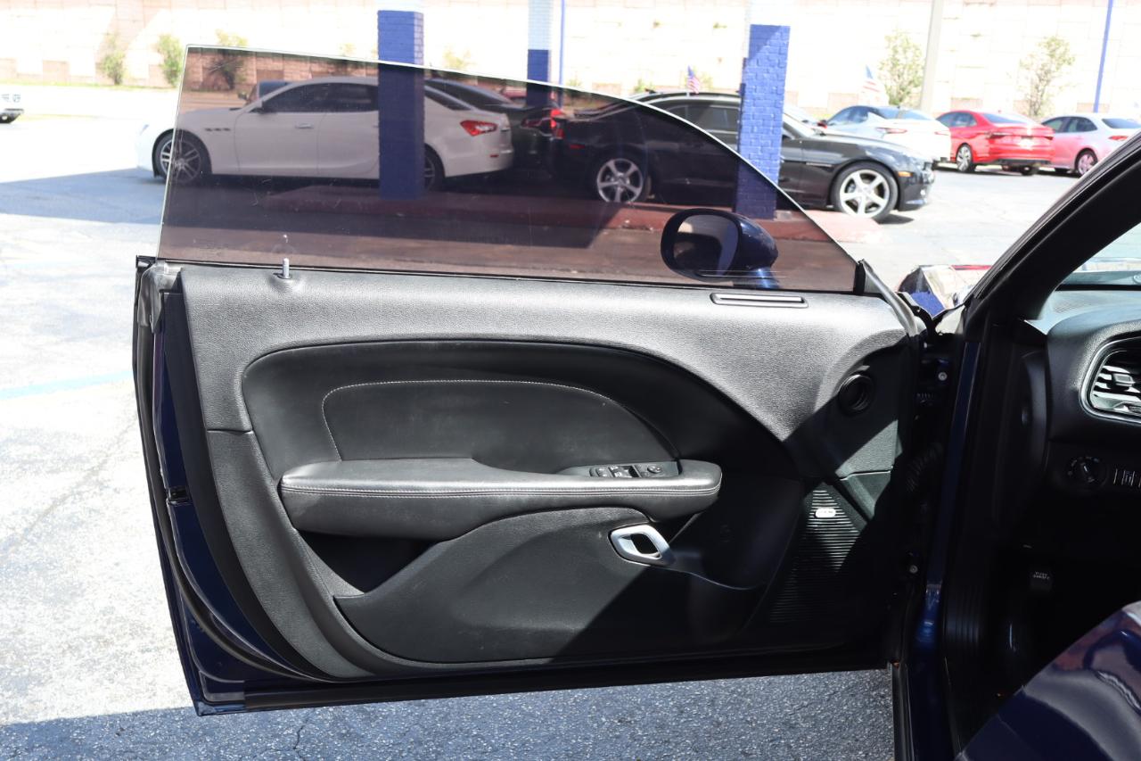 Dodge Challenger 2dr Cpe SXT Plus 2016