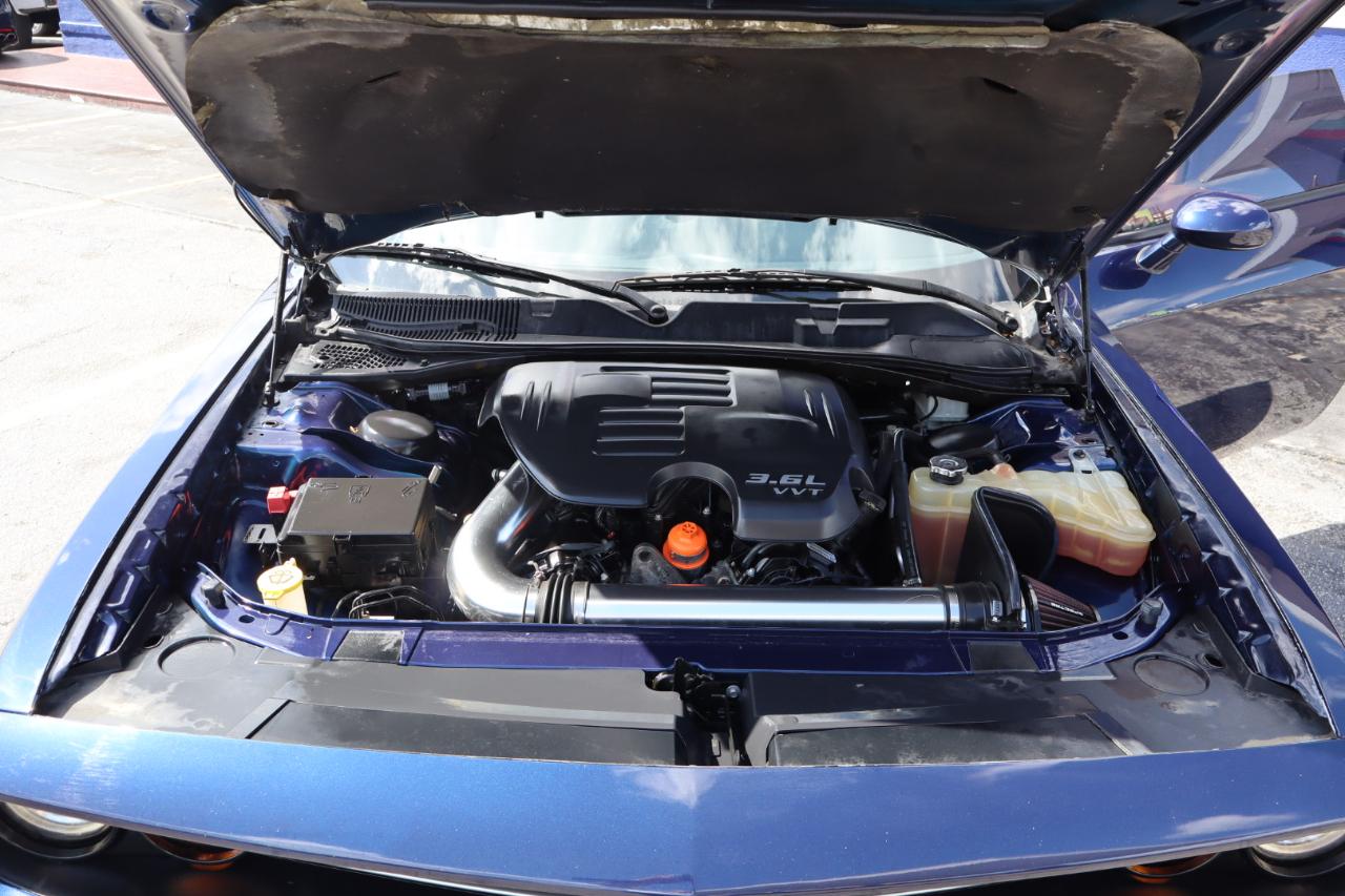 Dodge Challenger 2dr Cpe SXT Plus 2016