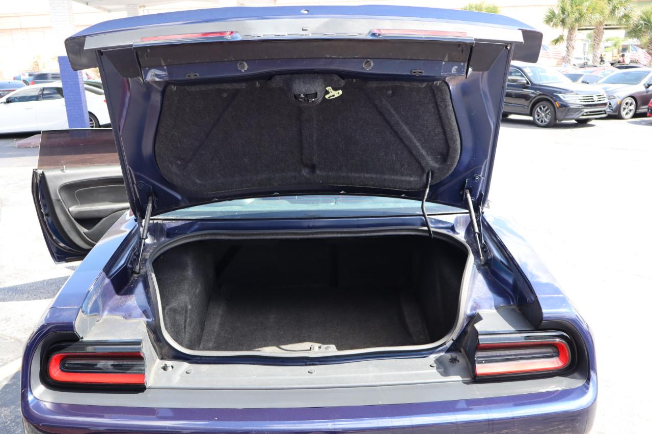 Dodge Challenger 2dr Cpe SXT Plus 2016