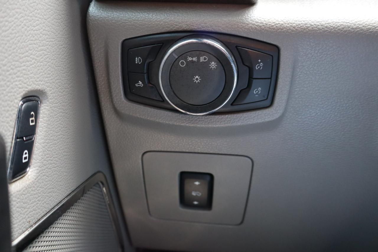 Ford F-150 4WD SuperCrew 150" Lariat 2016