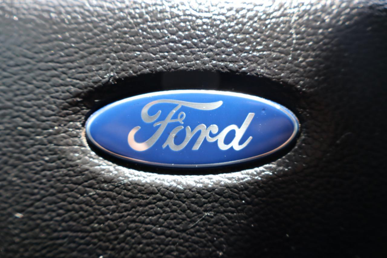 Ford F-150 4WD SuperCrew 150" Lariat 2016