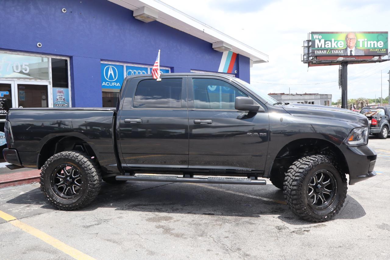 RAM 1500 Express 4x4 Crew Cab 5'7" Box 2017