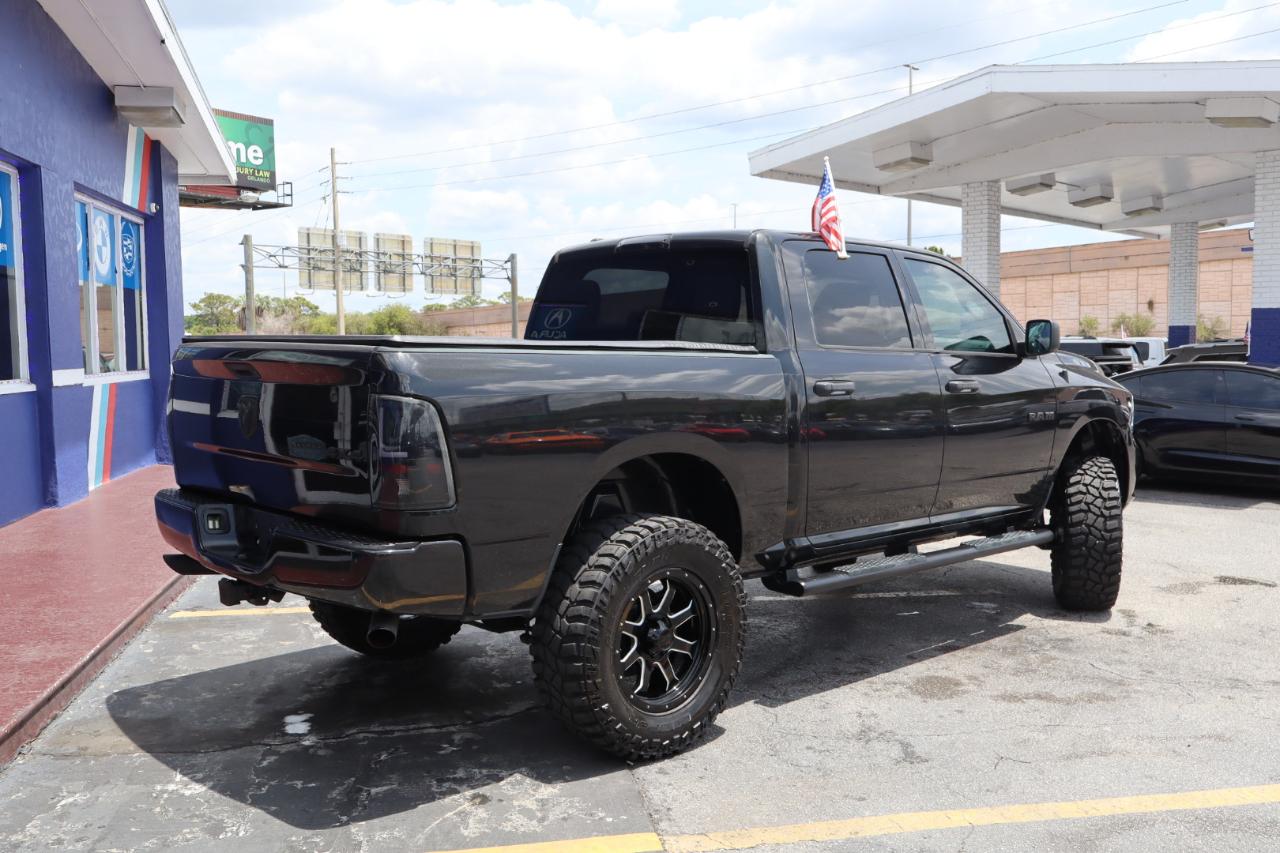 RAM 1500 Express 4x4 Crew Cab 5'7" Box 2017