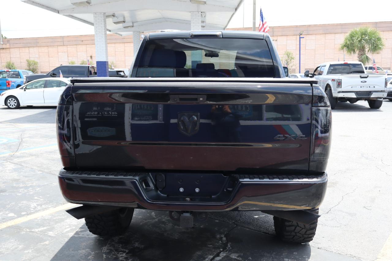 RAM 1500 Express 4x4 Crew Cab 5'7" Box 2017