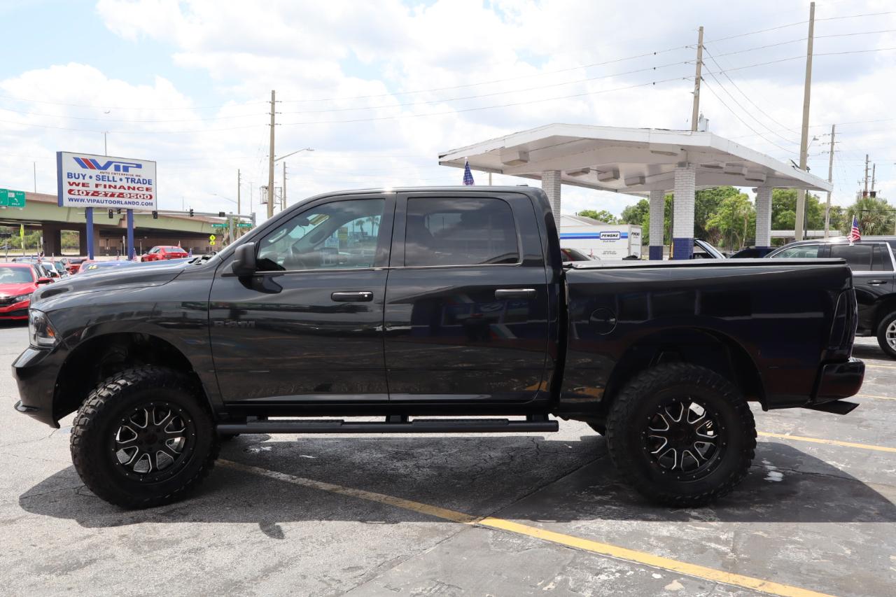 RAM 1500 Express 4x4 Crew Cab 5'7" Box 2017