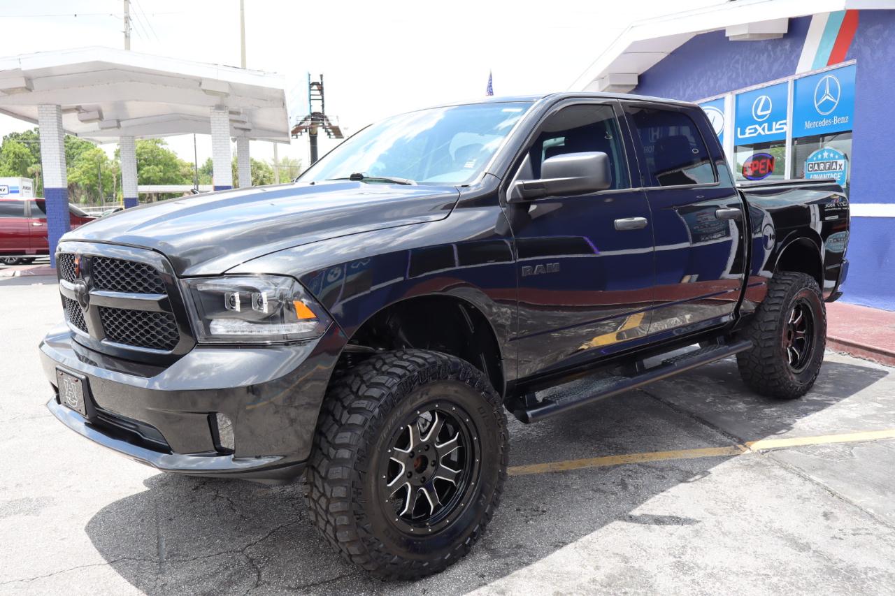 RAM 1500 Express 4x4 Crew Cab 5'7" Box 2017