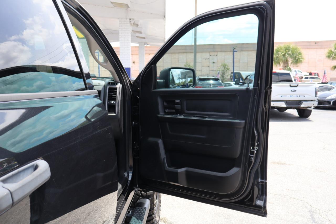 RAM 1500 Express 4x4 Crew Cab 5'7" Box 2017