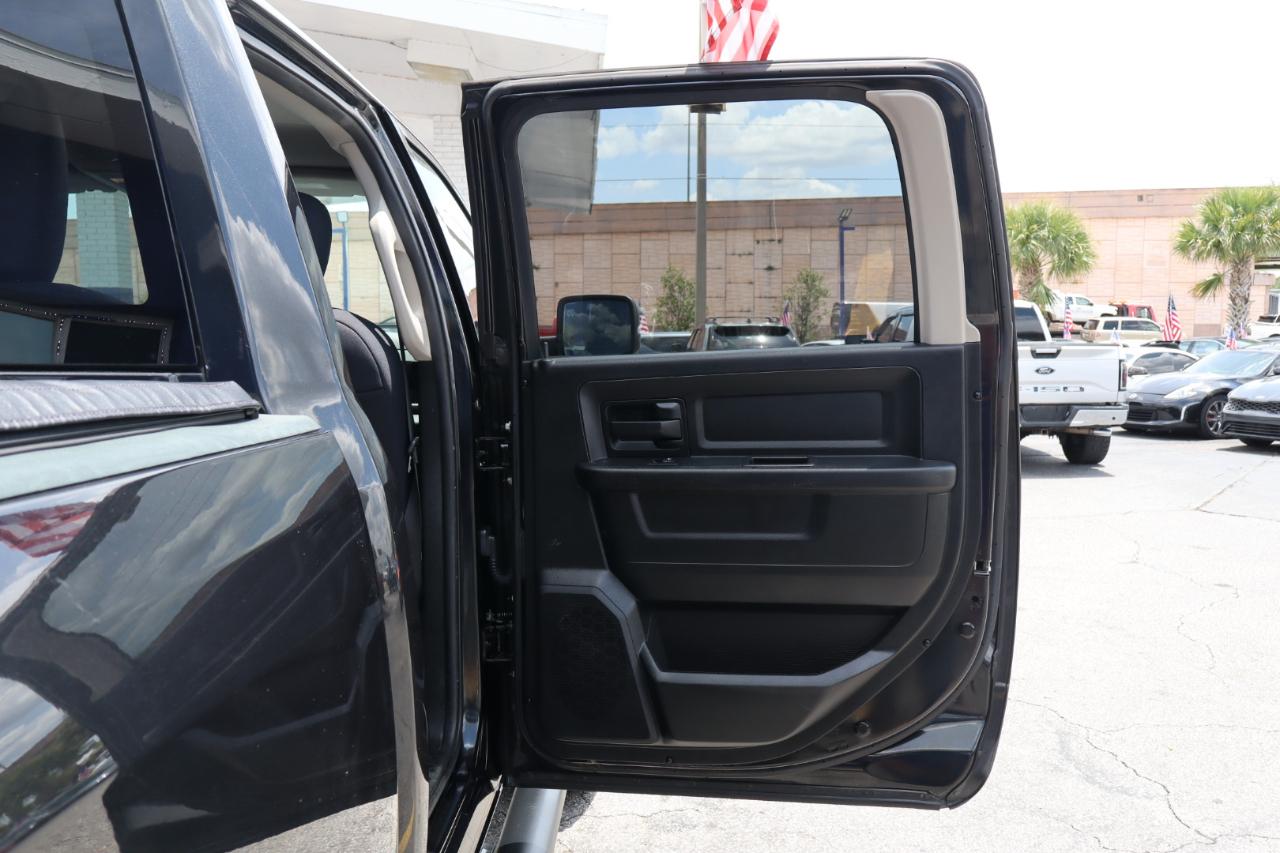 RAM 1500 Express 4x4 Crew Cab 5'7" Box 2017