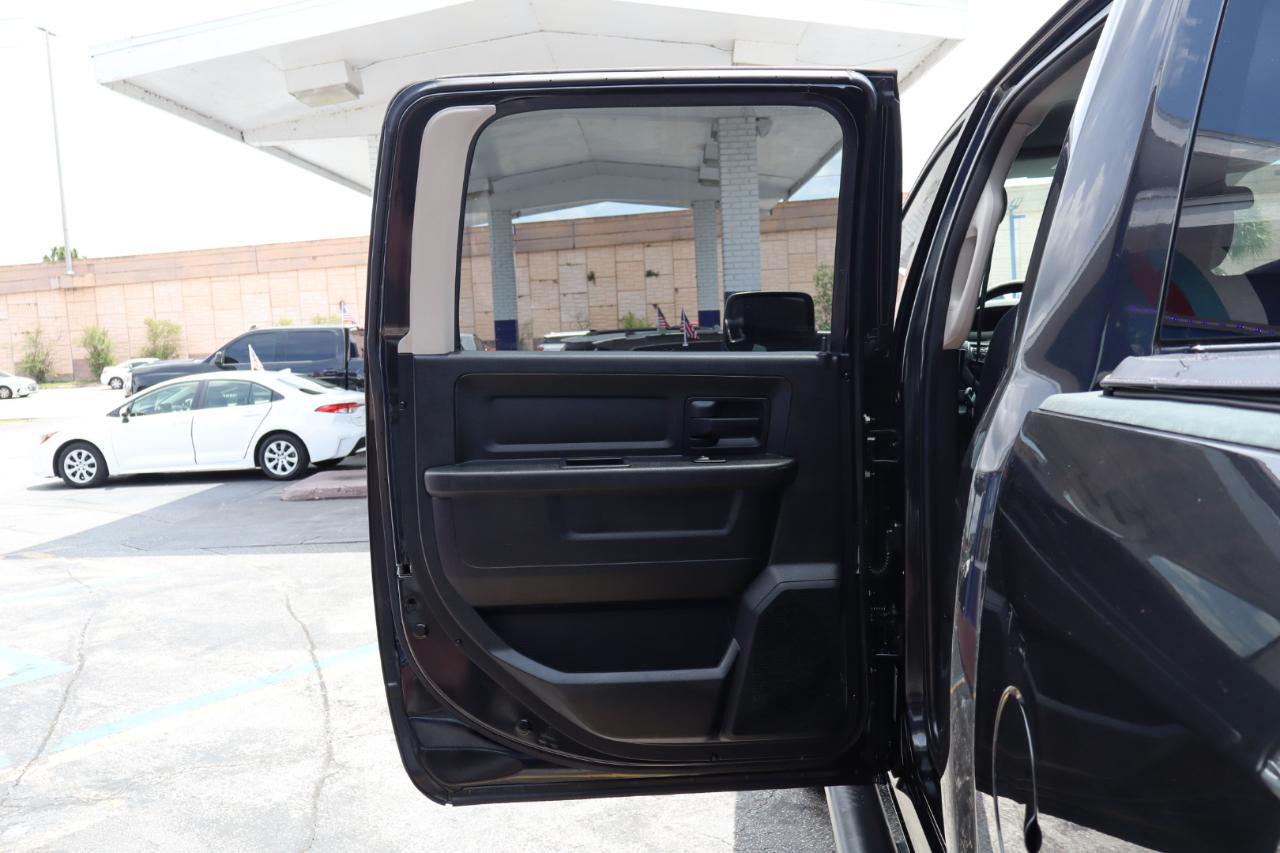 RAM 1500 Express 4x4 Crew Cab 5'7" Box 2017