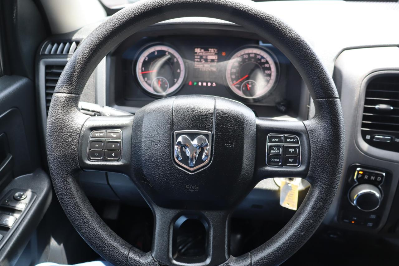 RAM 1500 Express 4x4 Crew Cab 5'7" Box 2017