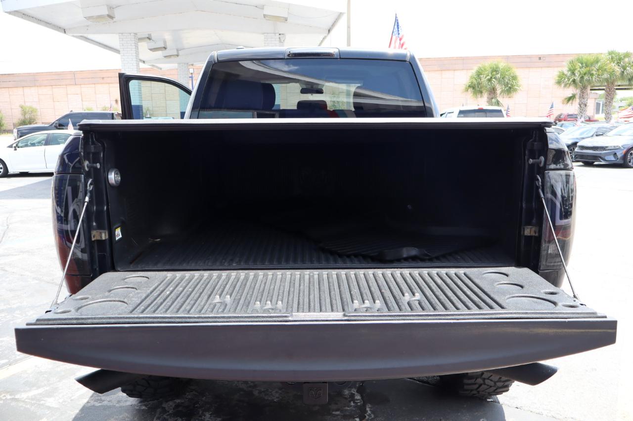 RAM 1500 Express 4x4 Crew Cab 5'7" Box 2017