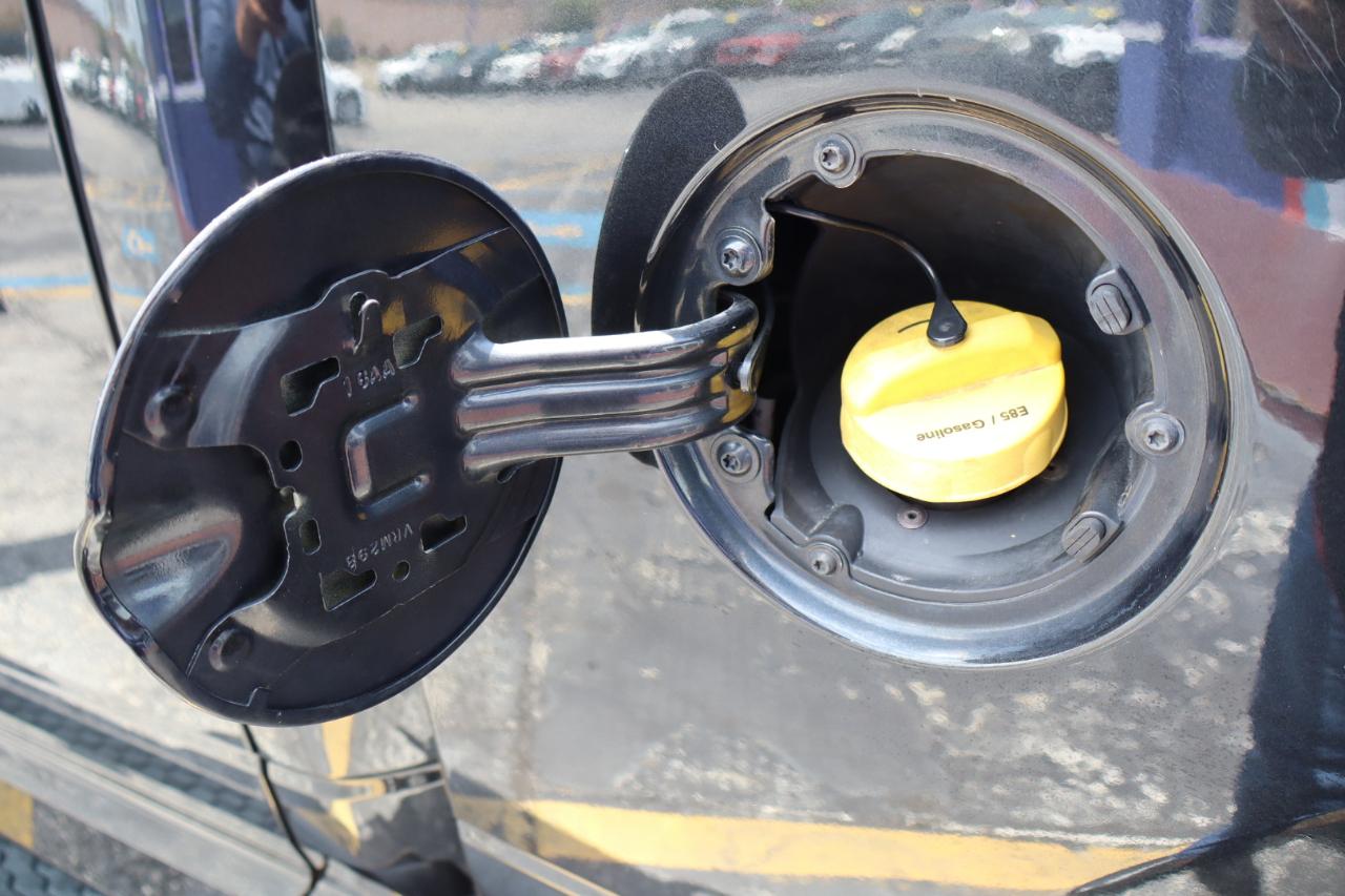 RAM 1500 Express 4x4 Crew Cab 5'7" Box 2017