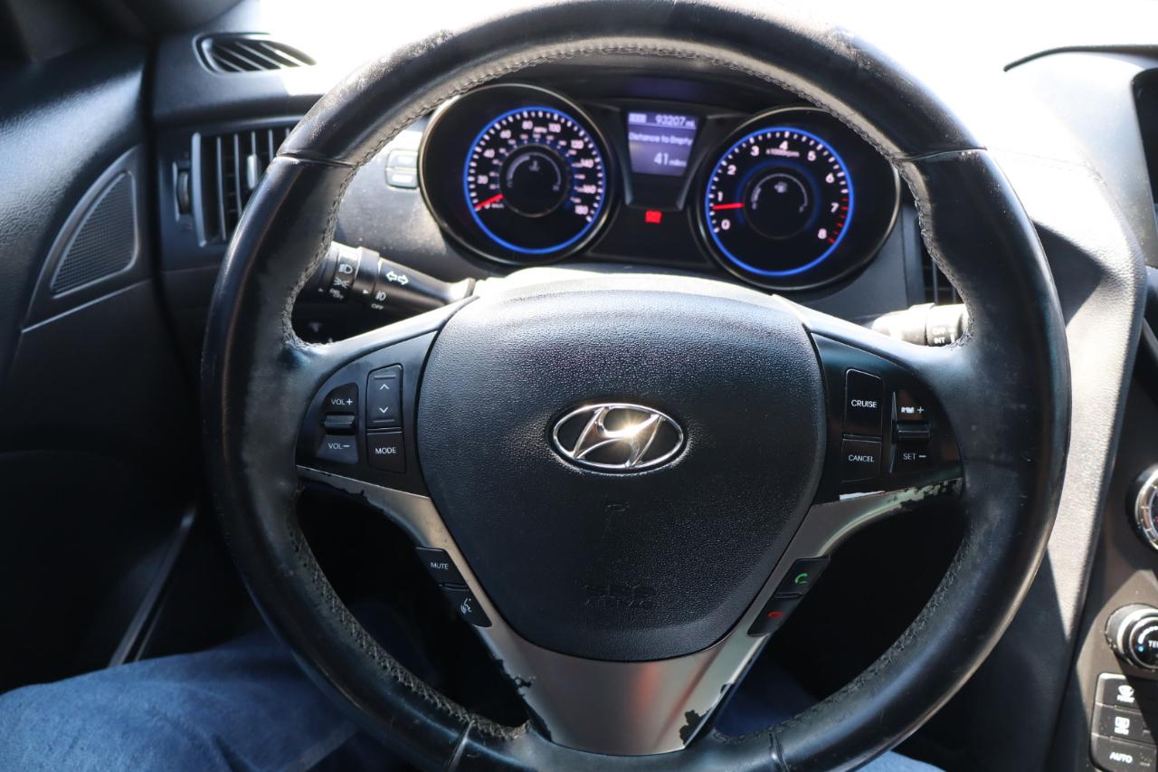 Hyundai Genesis Coupe 2dr 3.8L Man Base w/Gray Seats 2016