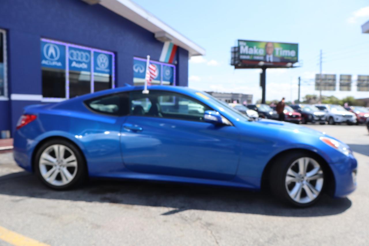 Hyundai Genesis Coupe 2dr 3.8L Auto Grand Touring w/Blk Lth 2011