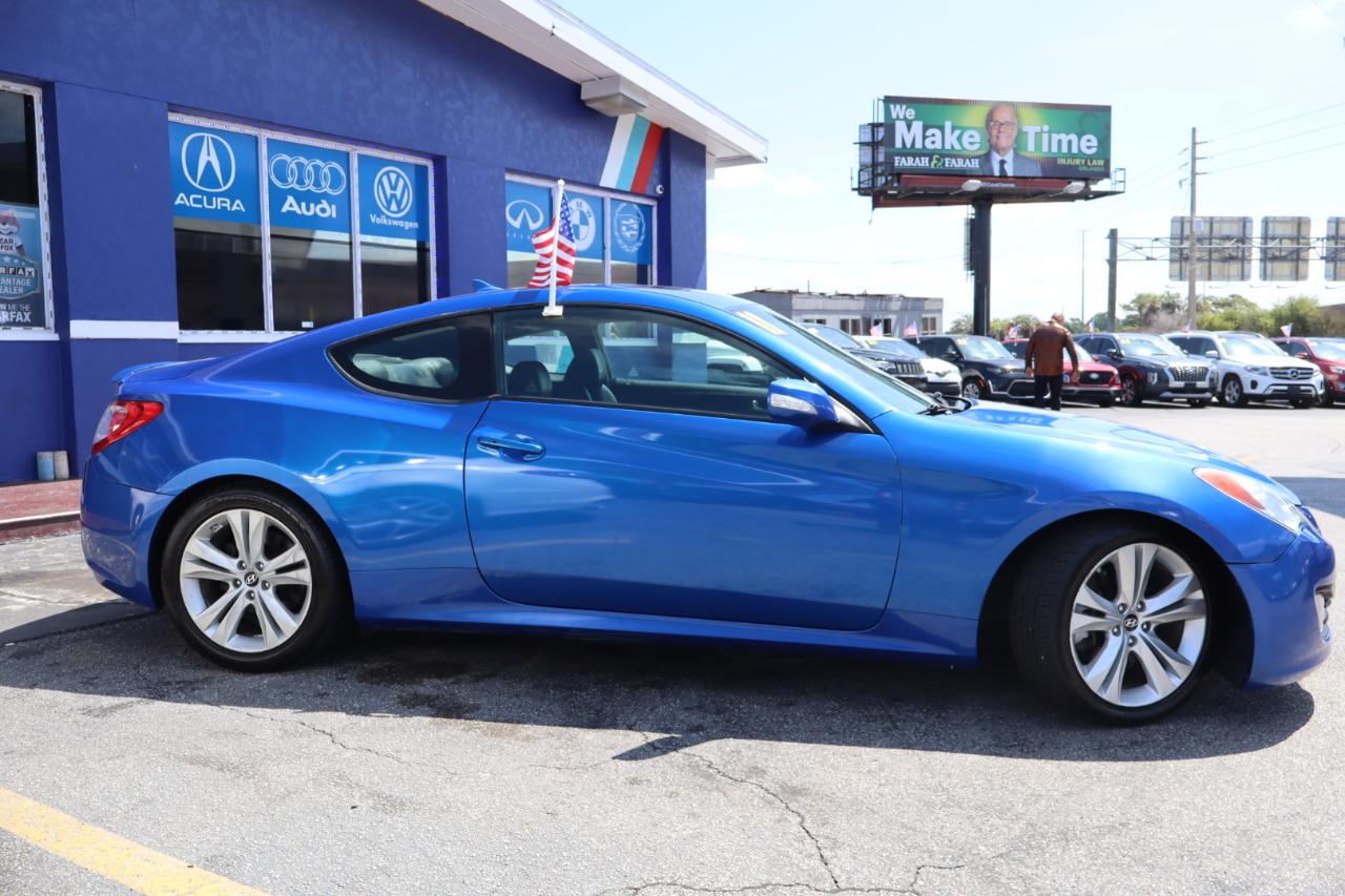 Hyundai Genesis Coupe 2dr 3.8L Auto Grand Touring w/Blk Lth 2011