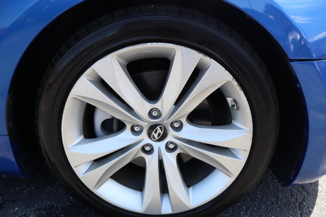 Hyundai Genesis Coupe 2dr 3.8L Auto Grand Touring w/Blk Lth 2011