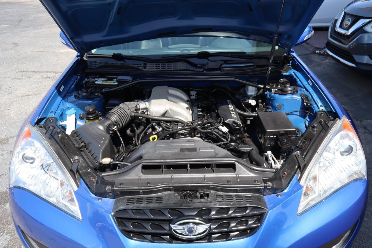 Hyundai Genesis Coupe 2dr 3.8L Auto Grand Touring w/Blk Lth 2011