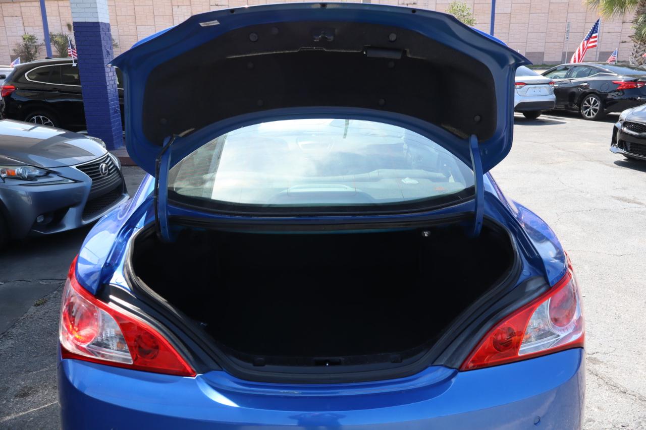 Hyundai Genesis Coupe 2dr 3.8L Auto Grand Touring w/Blk Lth 2011