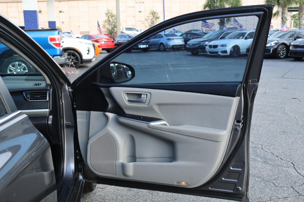 Toyota Camry 4dr Sdn I4 Auto XLE (Natl) 2015