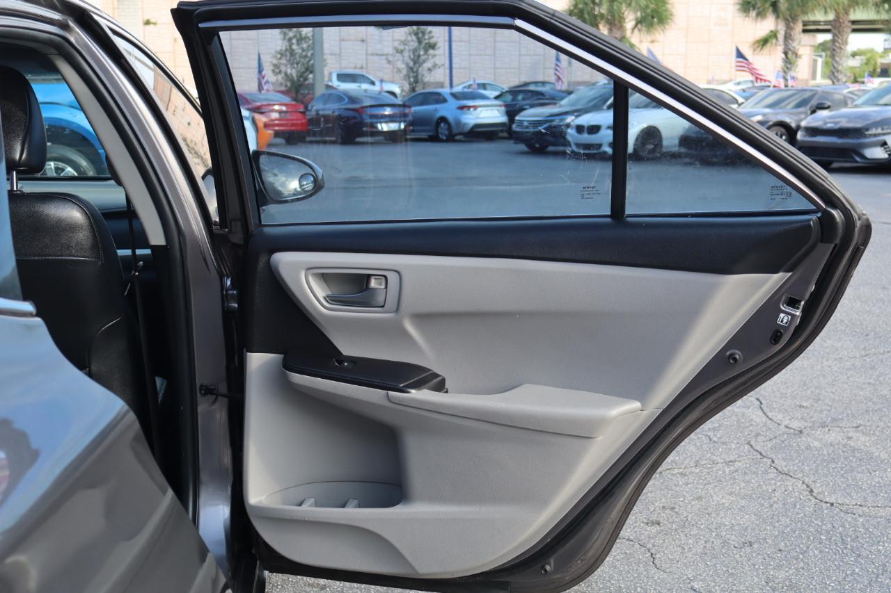 Toyota Camry 4dr Sdn I4 Auto XLE (Natl) 2015