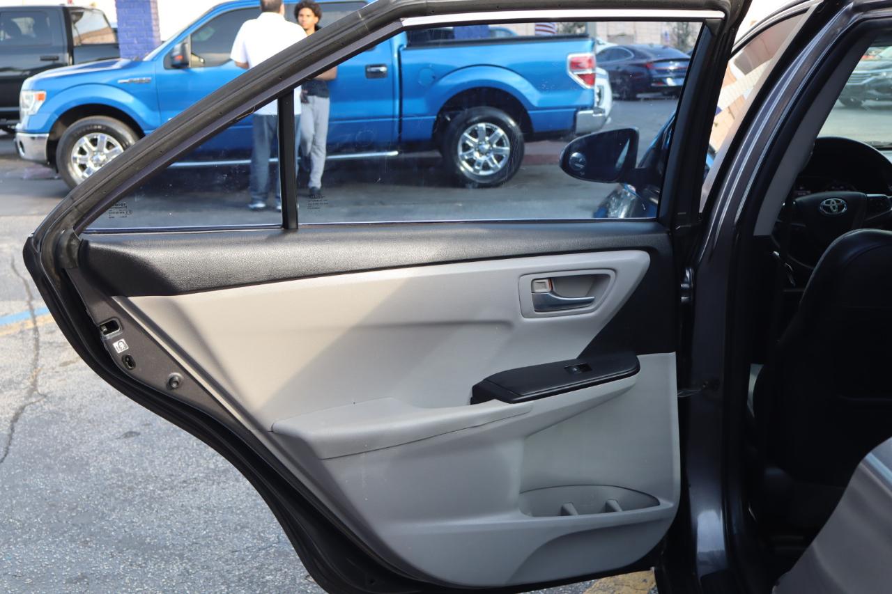 Toyota Camry 4dr Sdn I4 Auto XLE (Natl) 2015