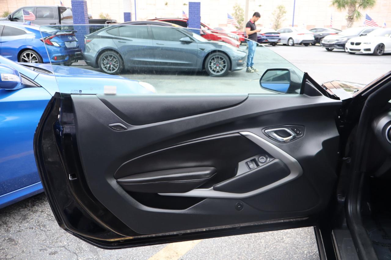 Chevrolet Camaro 2dr Cpe 1LT 2017