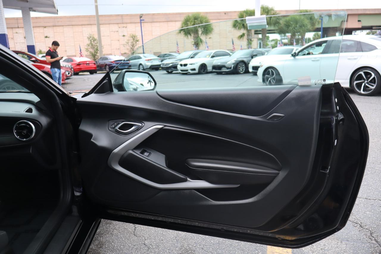 Chevrolet Camaro 2dr Cpe 1LT 2017