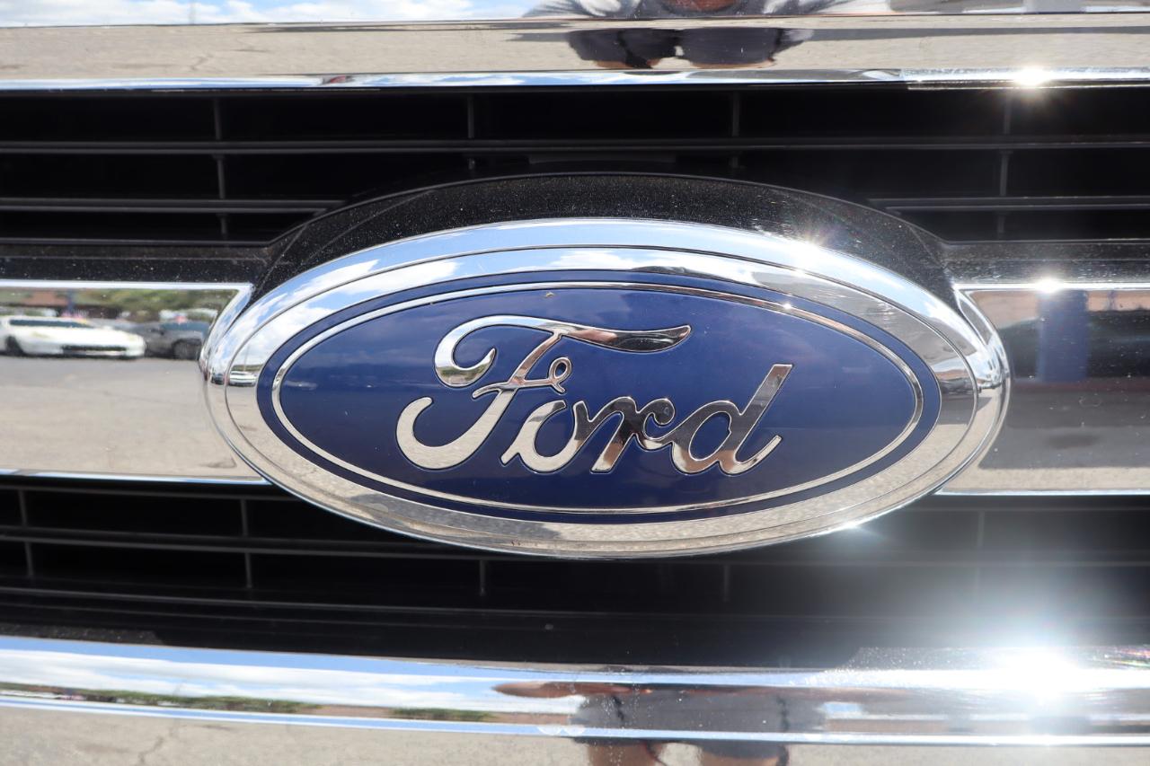 Ford F-150 2WD SuperCrew 157" Lariat 2016