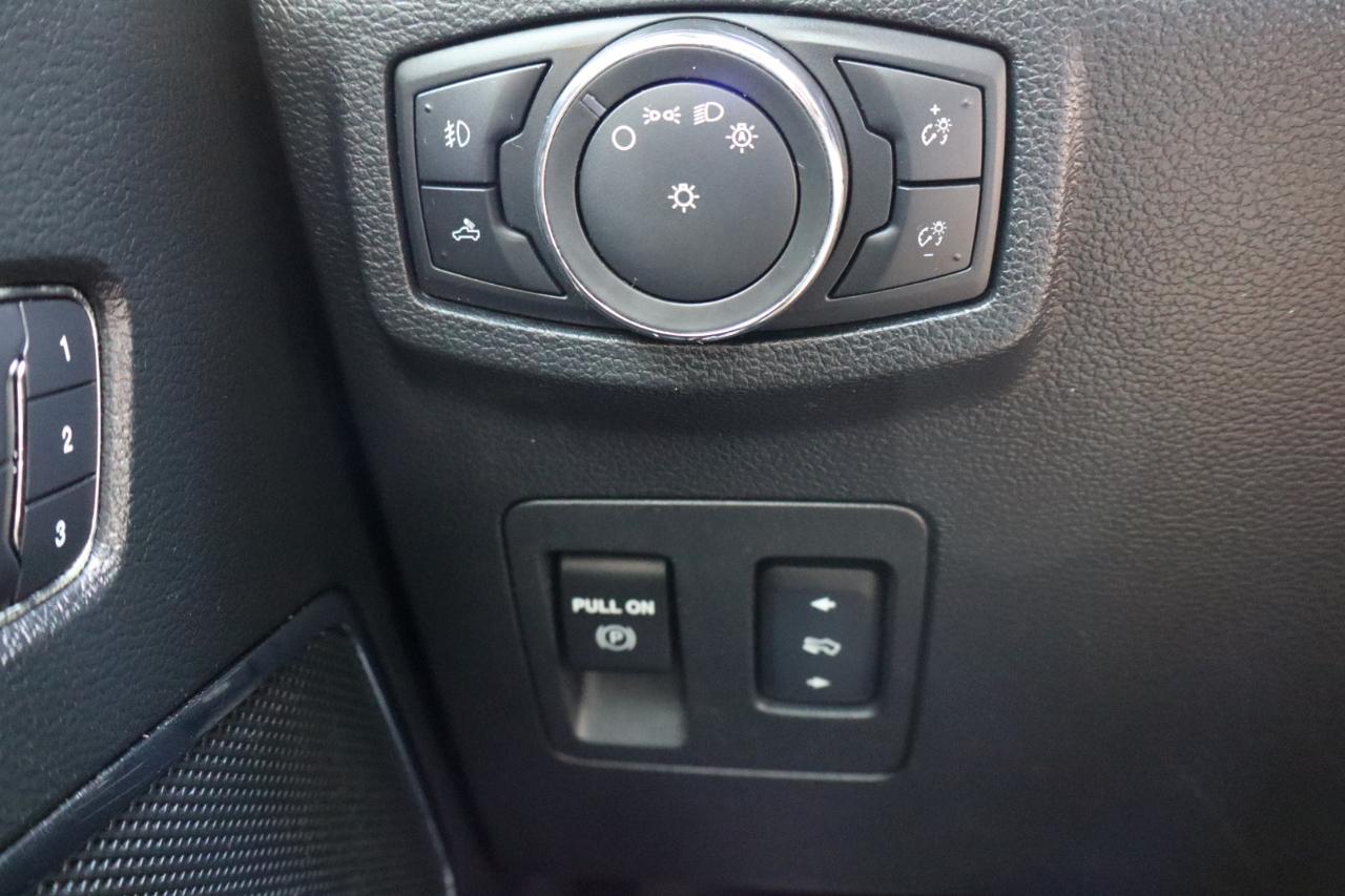 Ford F-150 2WD SuperCrew 157" Lariat 2016