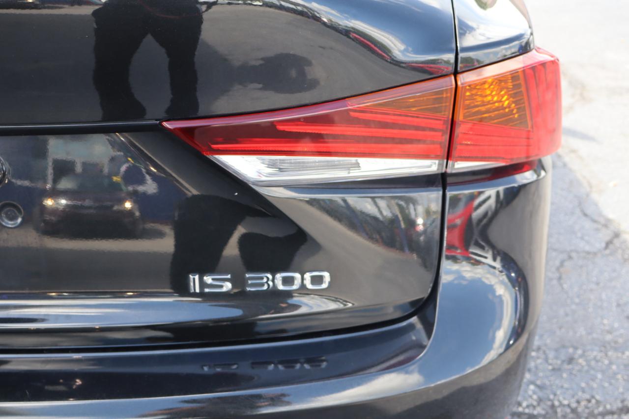 Lexus IS IS 300 RWD 2019