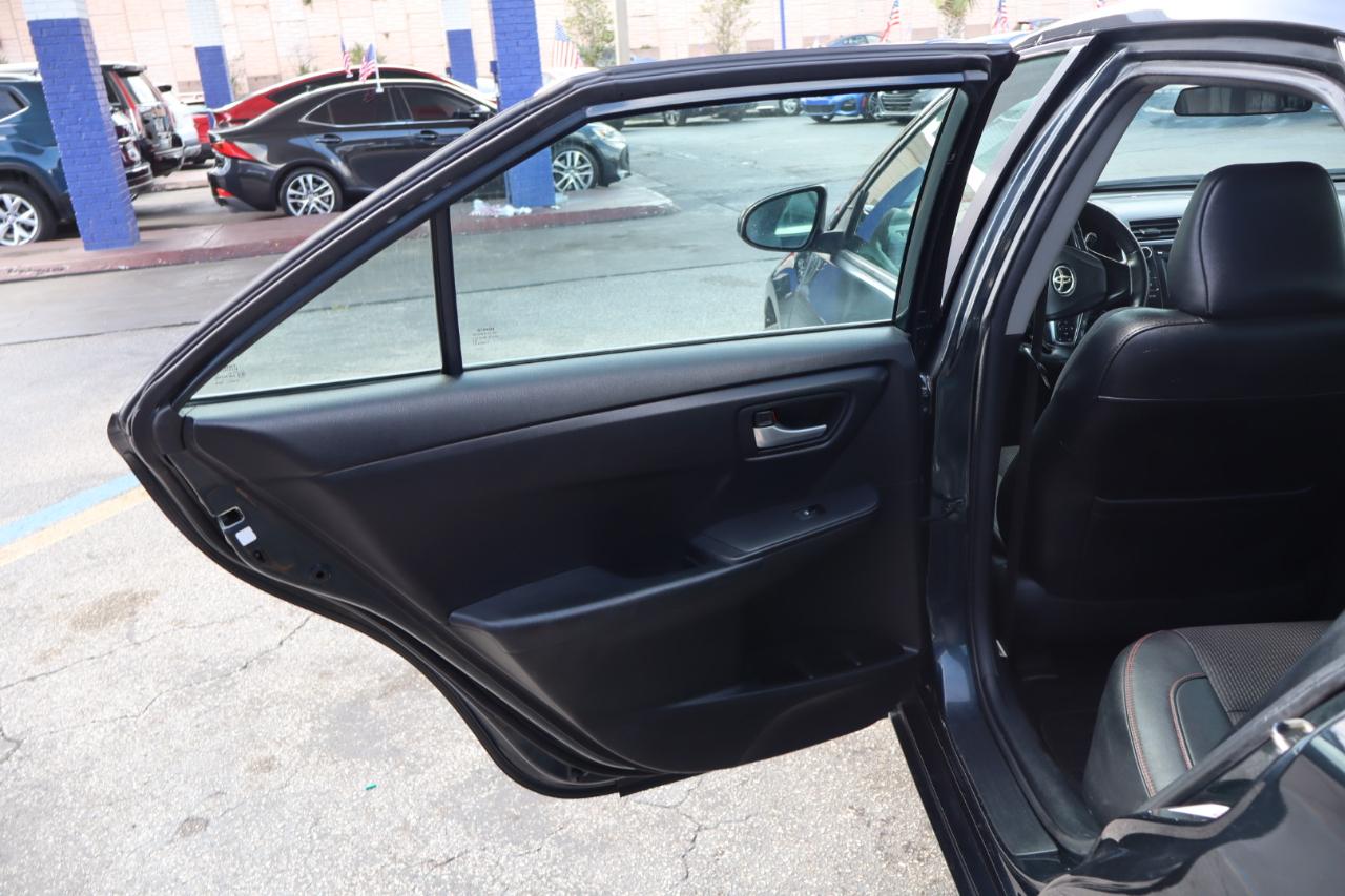 Toyota Camry 4dr Sdn I4 Auto SE w/Special Edition Pkg (Natl) 2016