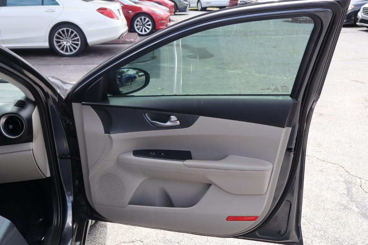 Kia Forte LXS IVT 2020