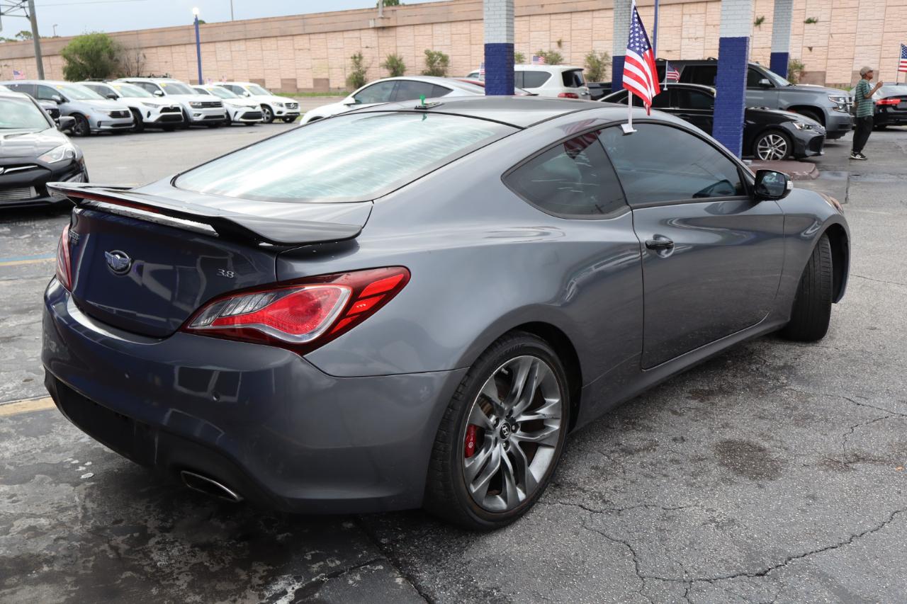 Hyundai Genesis Coupe 2dr 3.8L Auto Ultimate w/Tan Seats 2015
