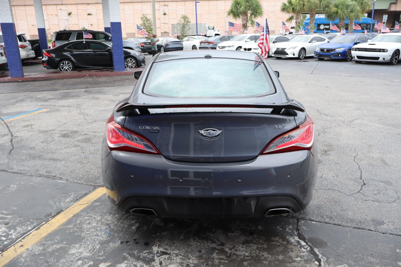 Hyundai Genesis Coupe 2dr 3.8L Auto Ultimate w/Tan Seats 2015