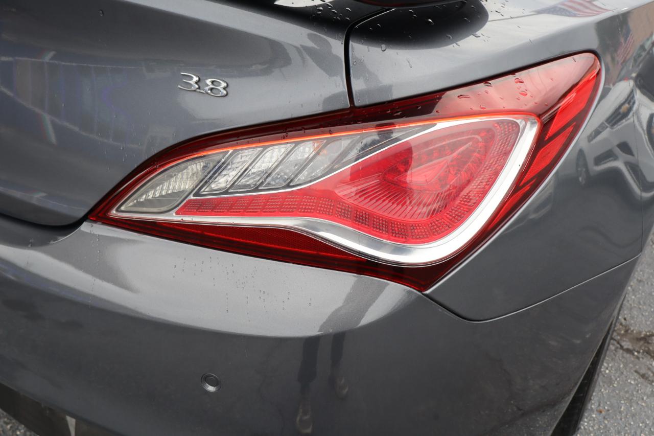 Hyundai Genesis Coupe 2dr 3.8L Auto Ultimate w/Tan Seats 2015