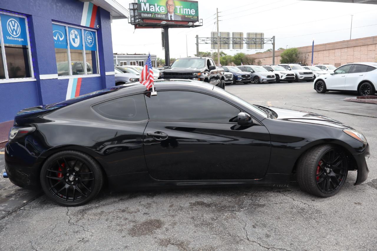 Hyundai Genesis Coupe 2dr I4 2.0T Man R-Spec 2013