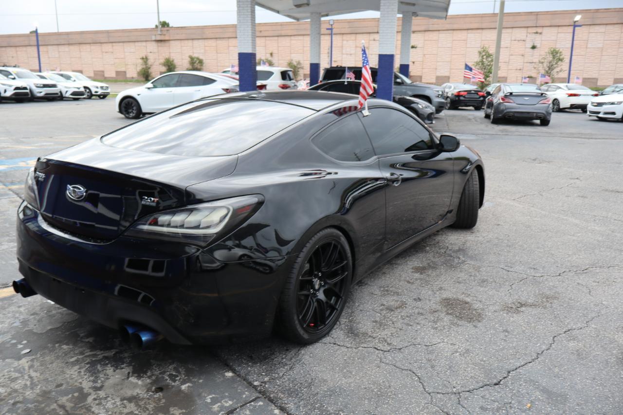 Hyundai Genesis Coupe 2dr I4 2.0T Man R-Spec 2013