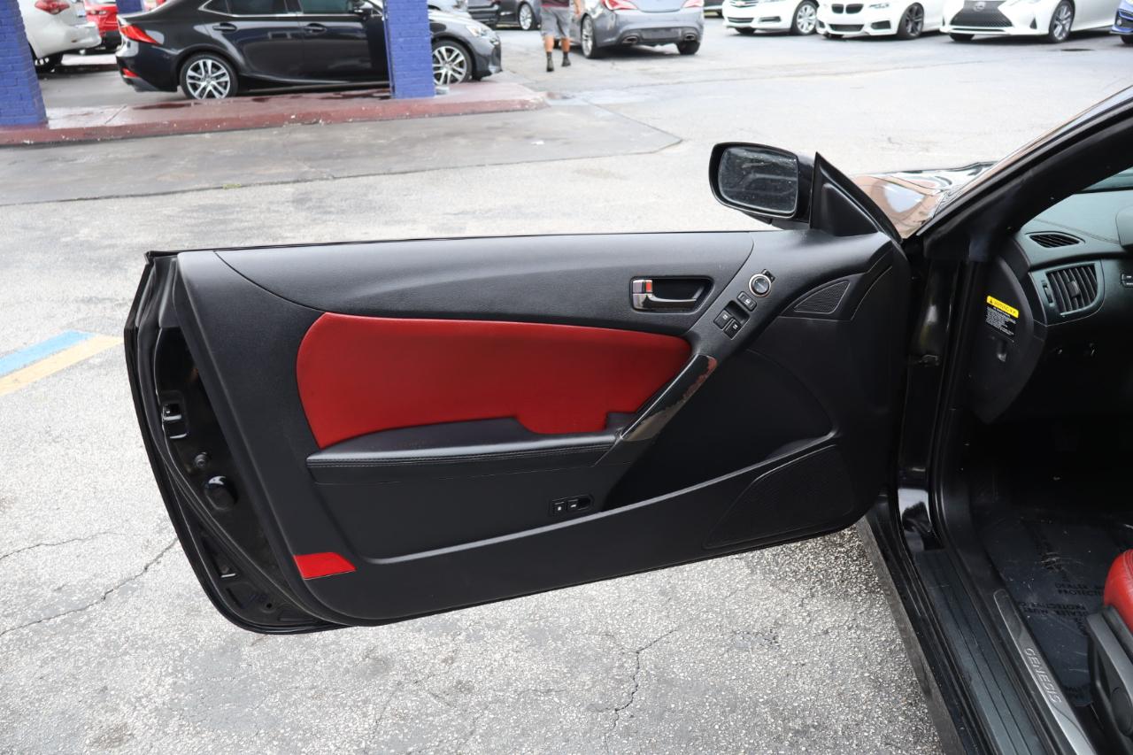 Hyundai Genesis Coupe 2dr I4 2.0T Man R-Spec 2013