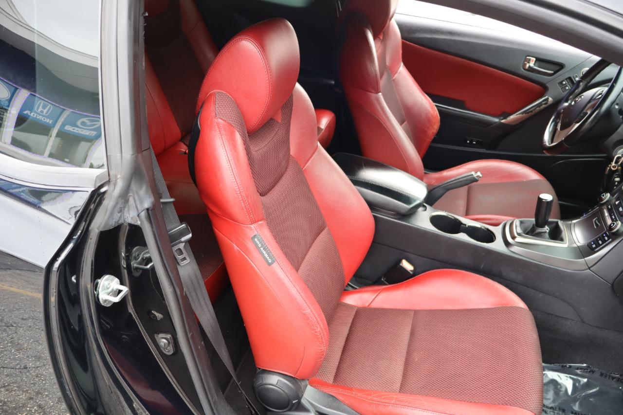 Hyundai Genesis Coupe 2dr I4 2.0T Man R-Spec 2013
