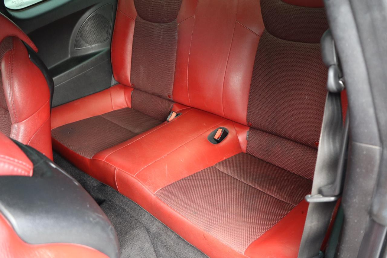 Hyundai Genesis Coupe 2dr I4 2.0T Man R-Spec 2013