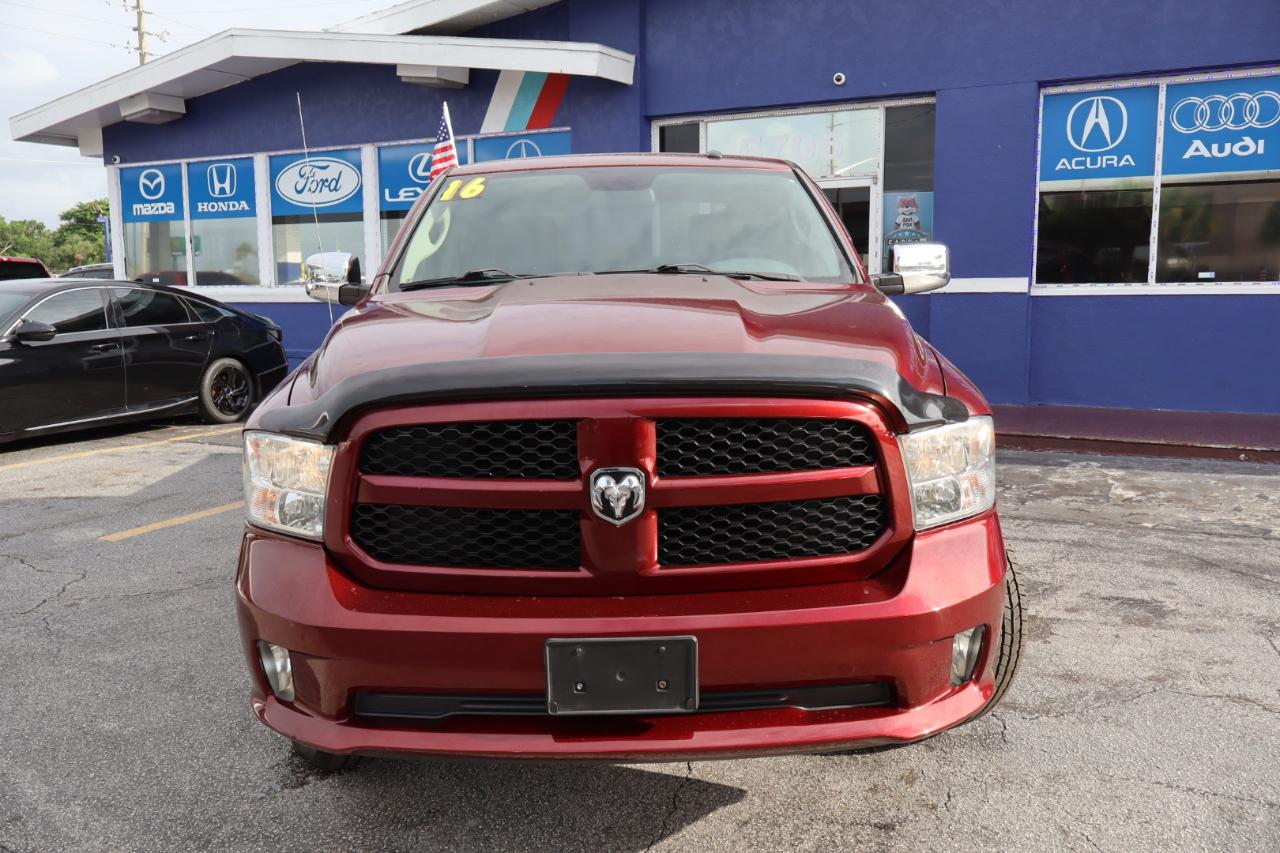 RAM 1500 4WD Crew Cab 140.5" Express 2016