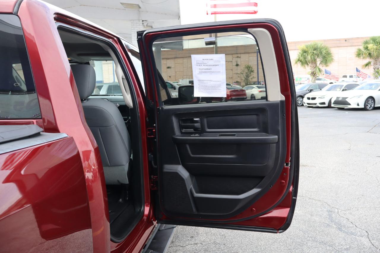 RAM 1500 4WD Crew Cab 140.5" Express 2016