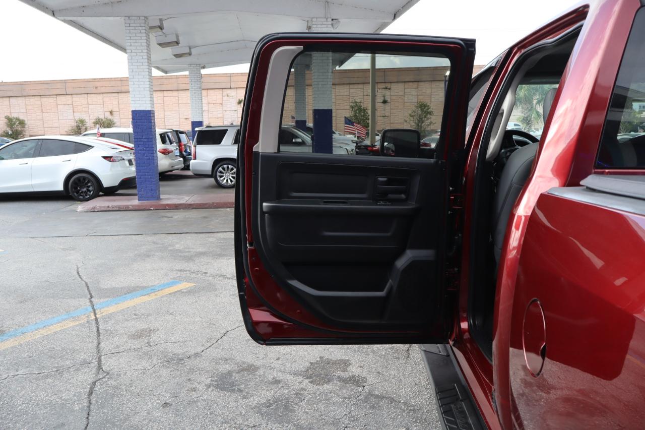 RAM 1500 4WD Crew Cab 140.5" Express 2016