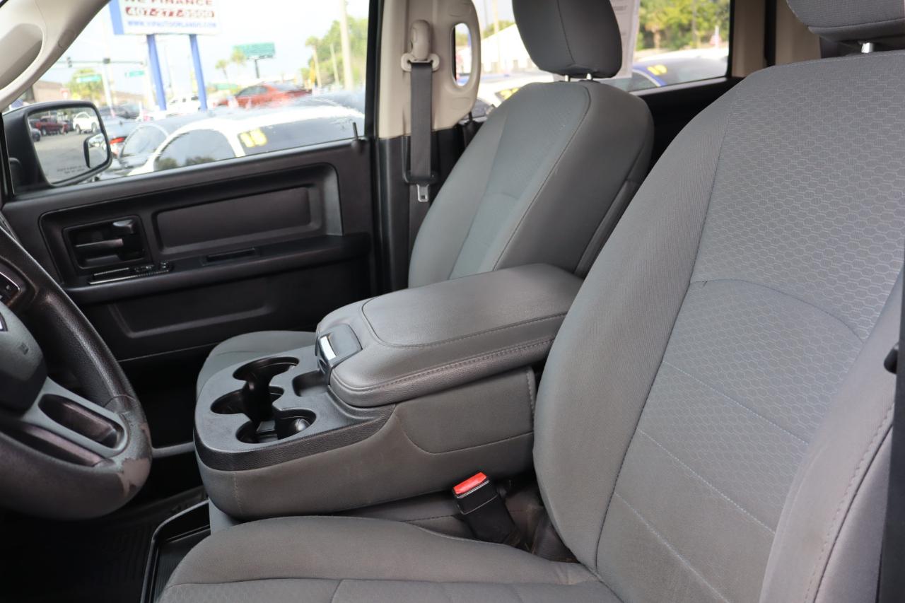 RAM 1500 4WD Crew Cab 140.5" Express 2016