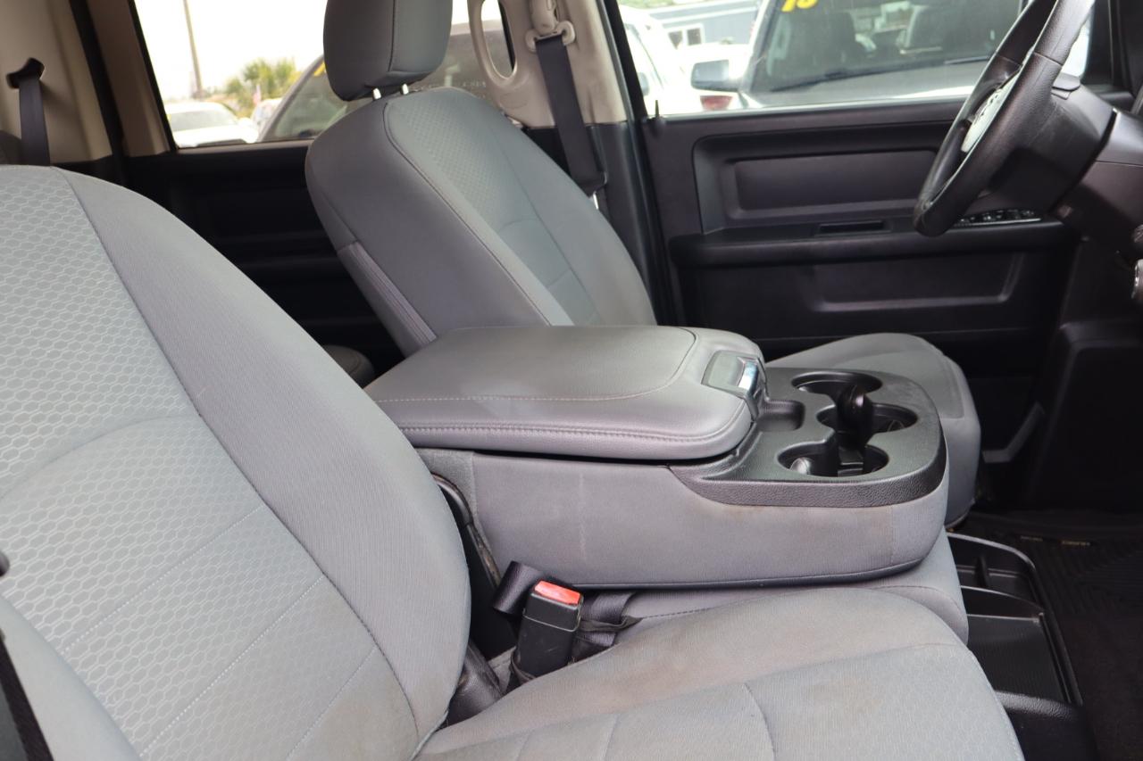 RAM 1500 4WD Crew Cab 140.5" Express 2016