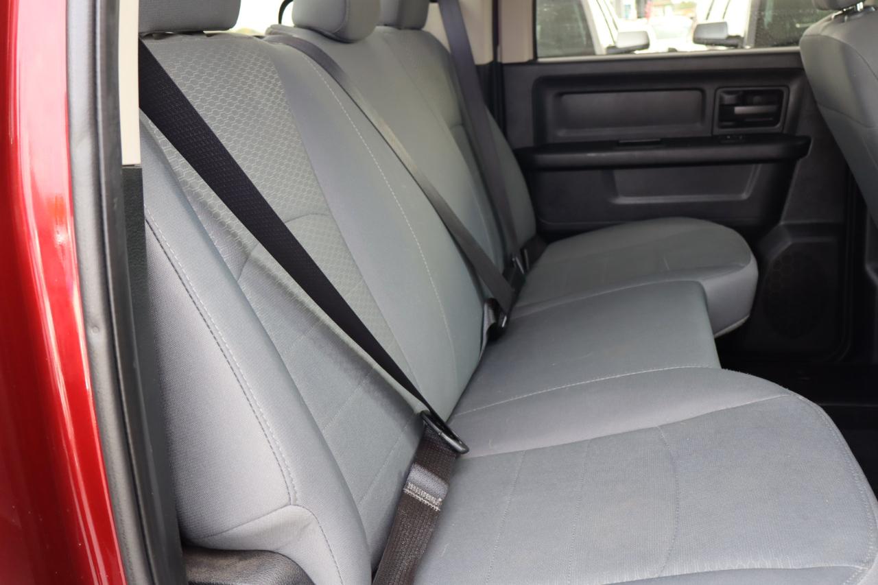 RAM 1500 4WD Crew Cab 140.5" Express 2016