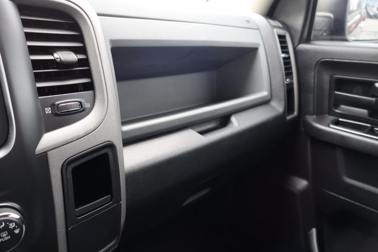 RAM 1500 4WD Crew Cab 140.5" Express 2016