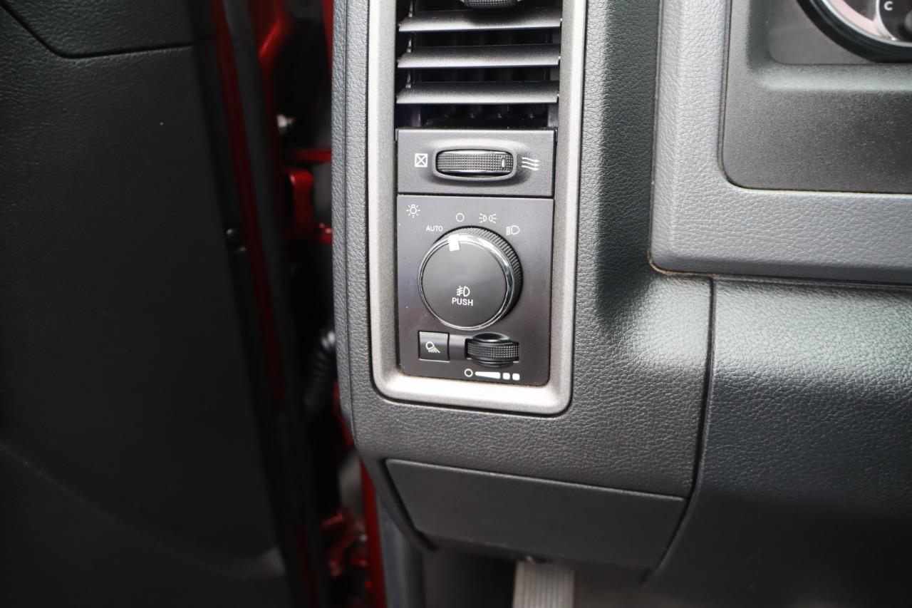 RAM 1500 4WD Crew Cab 140.5" Express 2016